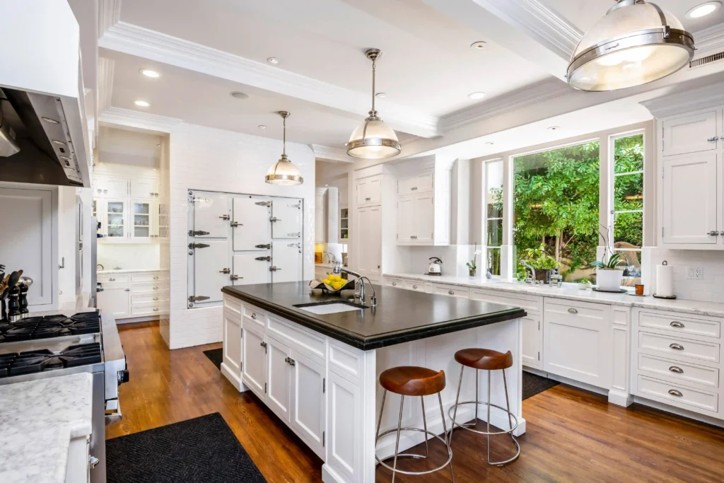 Curated visual reference: Visual Reference: Supermodel Lists Stunning Mansion For 26M After Huge Divorce