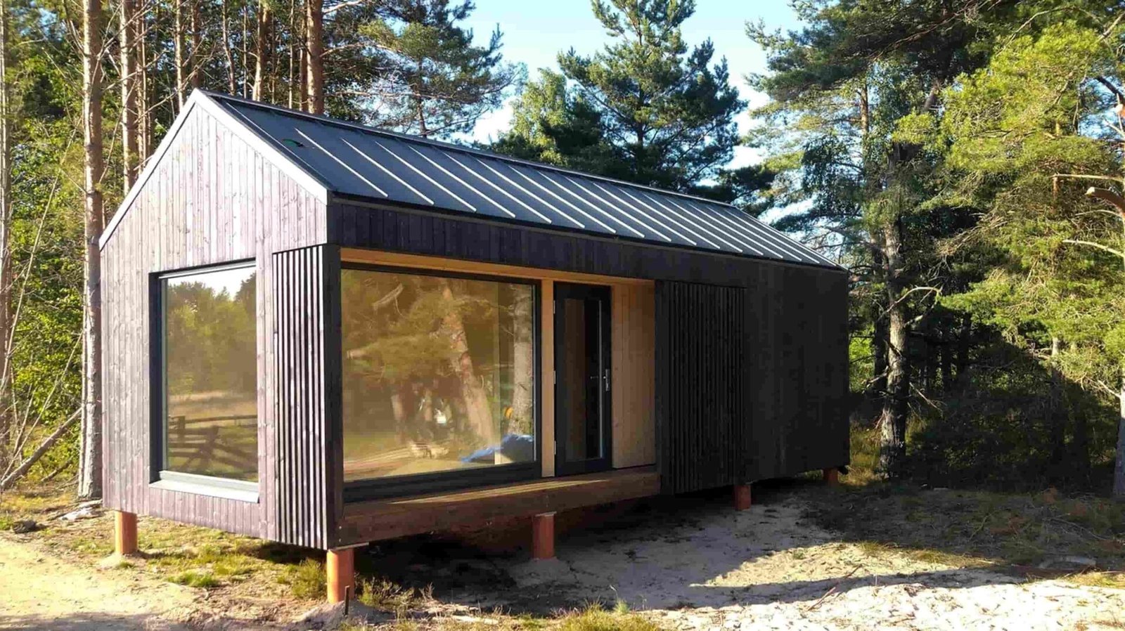 Foldable home for £72.5K? This sleek, solar-powered prefab offers luxury finishes, ample storage & Scandinavian design. See why it’s turning heads!