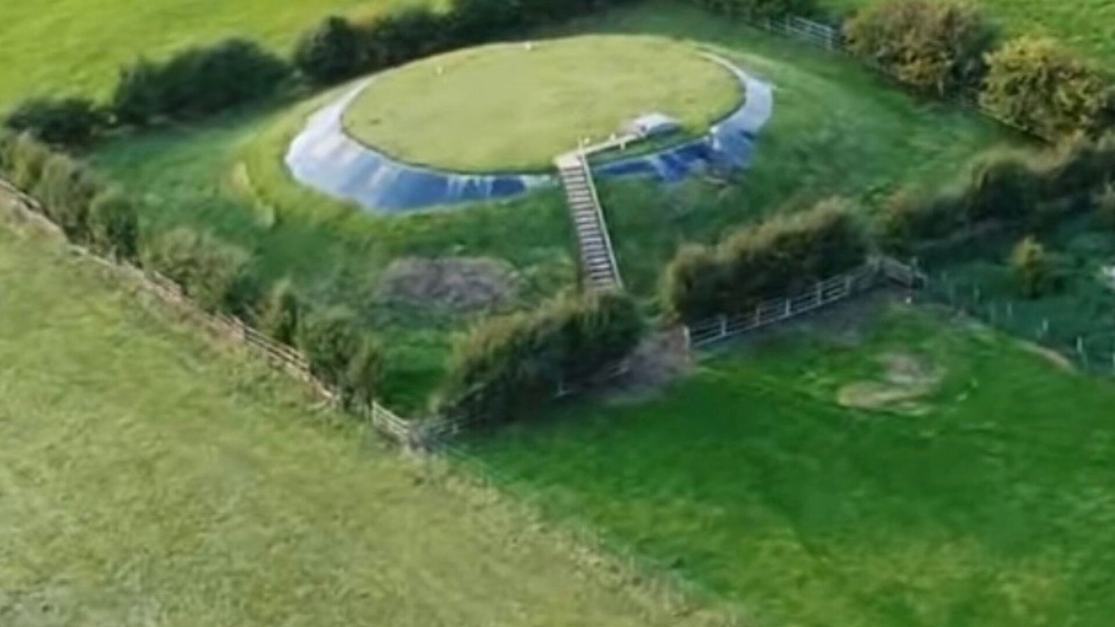 A decommissioned Cold War nuclear bunker in Rutland is on the market for £650,000, with planning permission to convert it into a stunning home with cathedral-style ceilings.