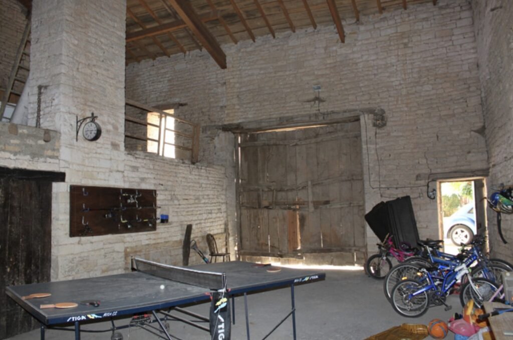 A five-bedroom French chateau with a pool and garden is on sale for just £102,000 in Fouqueure, offering more space and charm than a UK flat priced nearly the same.