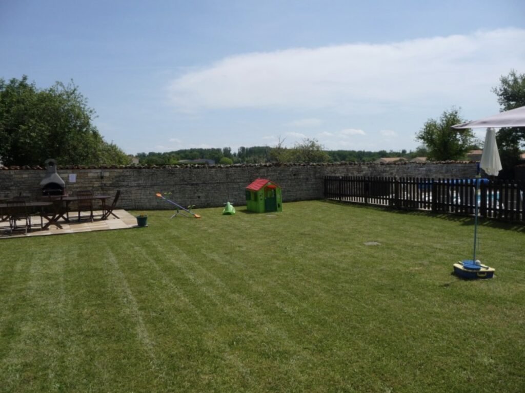 A five-bedroom French chateau with a pool and garden is on sale for just £102,000 in Fouqueure, offering more space and charm than a UK flat priced nearly the same.