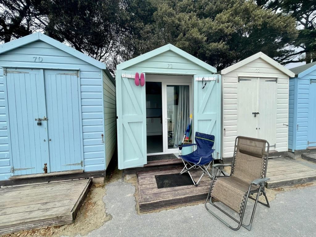 This £120,000 beach hut on Avon Beach offers stunning views and a kitchen but no toilet, leaving owners queuing for public loos just meters from the water’s edge.