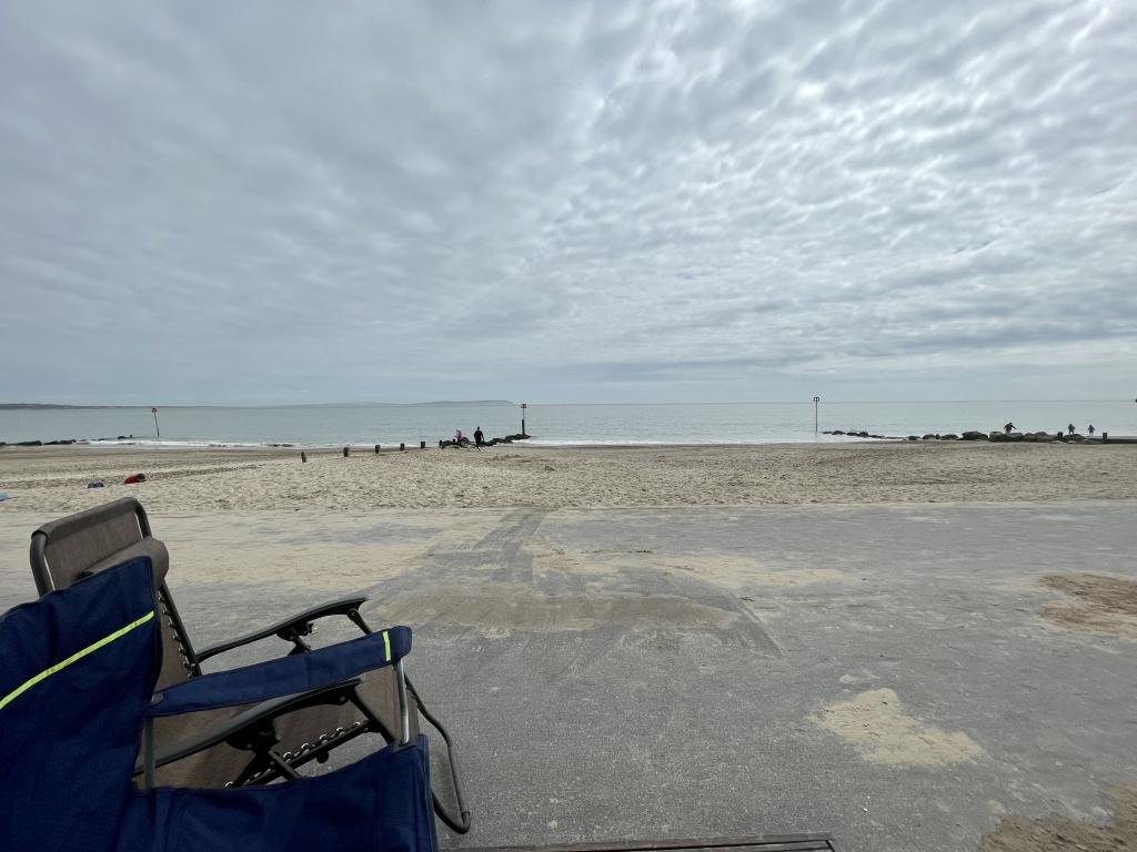 This £120,000 beach hut on Avon Beach offers stunning views and a kitchen but no toilet, leaving owners queuing for public loos just meters from the water’s edge.