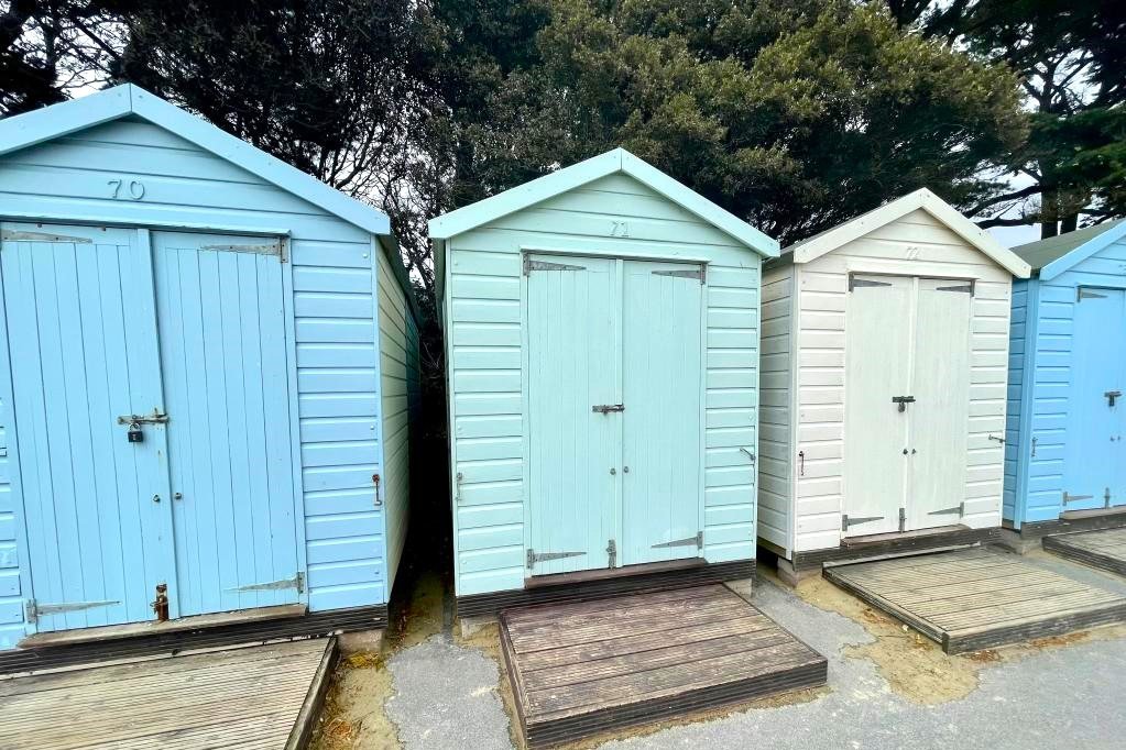 This £120,000 beach hut on Avon Beach offers stunning views and a kitchen but no toilet, leaving owners queuing for public loos just meters from the water’s edge.