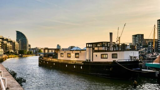 A stunning £1.5m Spitz barge in London with four en-suite bedrooms, panoramic views, and luxury interiors offers rare riverside living just minutes from Central London.