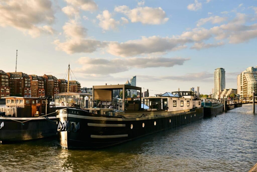 A stunning £1.5m Spitz barge in London with four en-suite bedrooms, panoramic views, and luxury interiors offers rare riverside living just minutes from Central London.