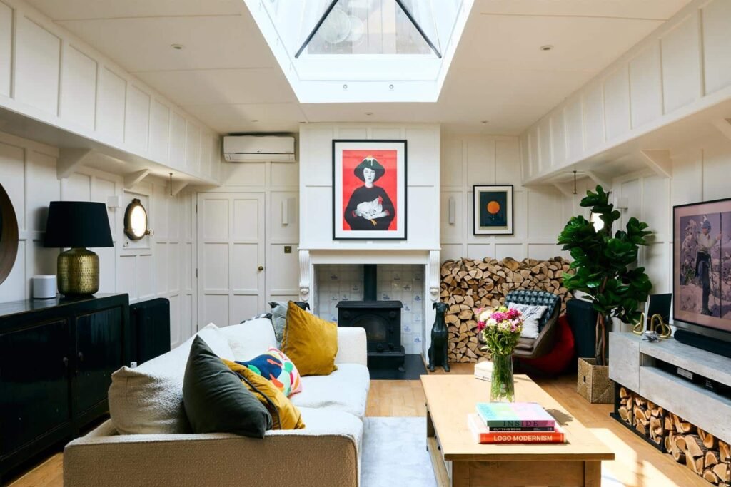 A stunning £1.5m Spitz barge in London with four en-suite bedrooms, panoramic views, and luxury interiors offers rare riverside living just minutes from Central London.