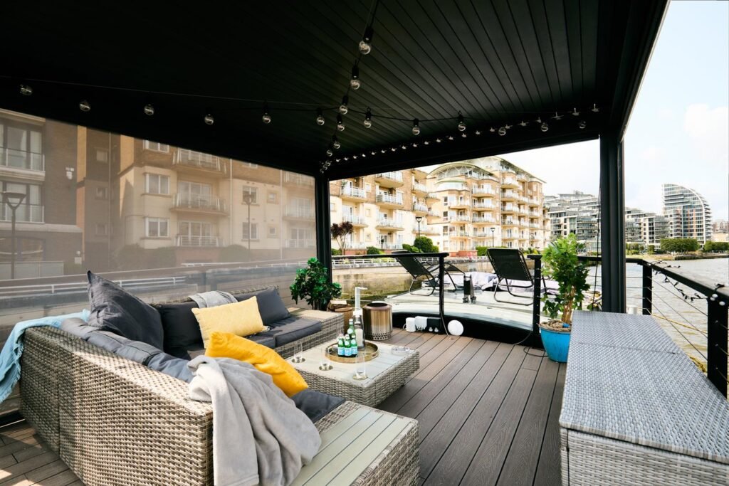 A stunning £1.5m Spitz barge in London with four en-suite bedrooms, panoramic views, and luxury interiors offers rare riverside living just minutes from Central London.
