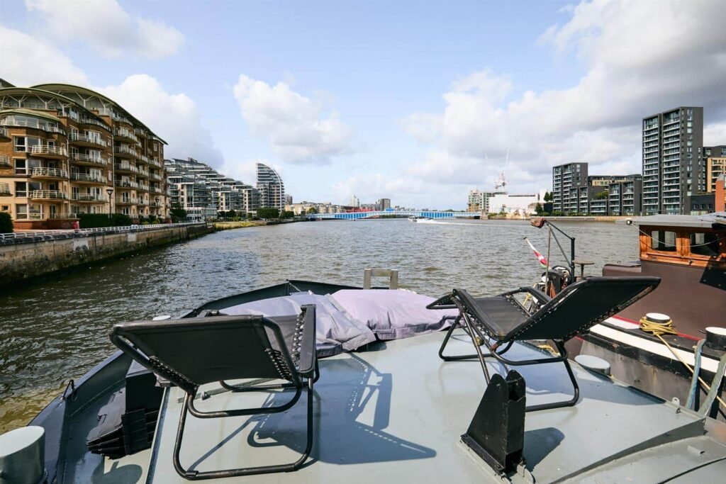 A stunning £1.5m Spitz barge in London with four en-suite bedrooms, panoramic views, and luxury interiors offers rare riverside living just minutes from Central London.