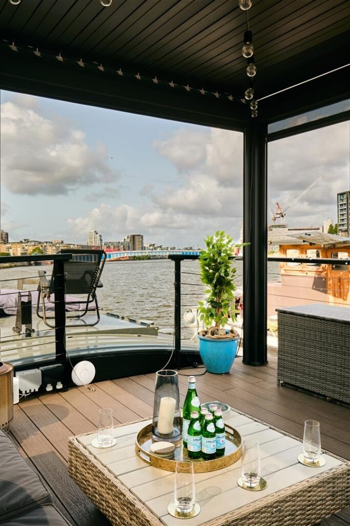 A stunning £1.5m Spitz barge in London with four en-suite bedrooms, panoramic views, and luxury interiors offers rare riverside living just minutes from Central London.