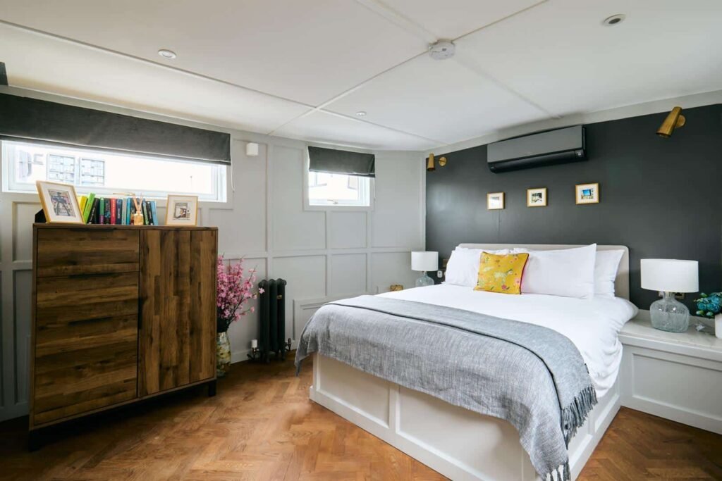 A stunning £1.5m Spitz barge in London with four en-suite bedrooms, panoramic views, and luxury interiors offers rare riverside living just minutes from Central London.