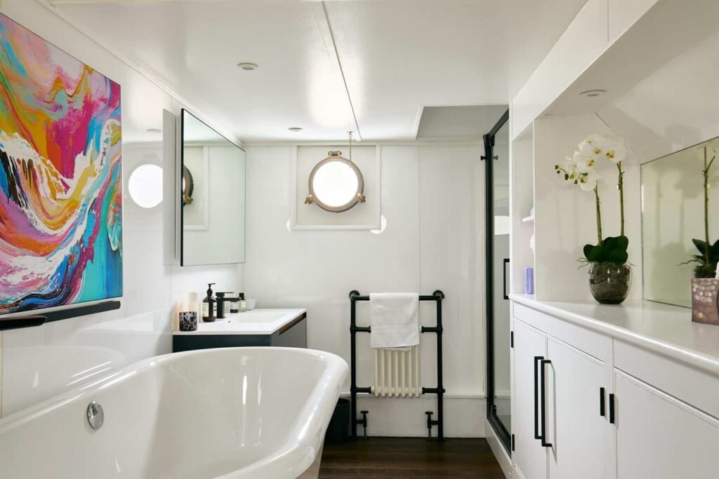 A stunning £1.5m Spitz barge in London with four en-suite bedrooms, panoramic views, and luxury interiors offers rare riverside living just minutes from Central London.