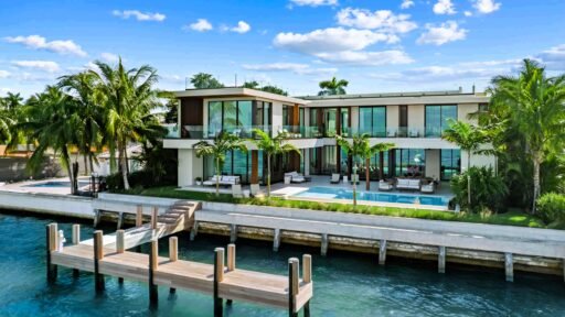 Eddie Irvine lists his £27.6m Miami estate with 6 bedrooms, rooftop views, a pool, boat lift, smart tech, and eco features just steps from Biscayne Bay’s waterfront.