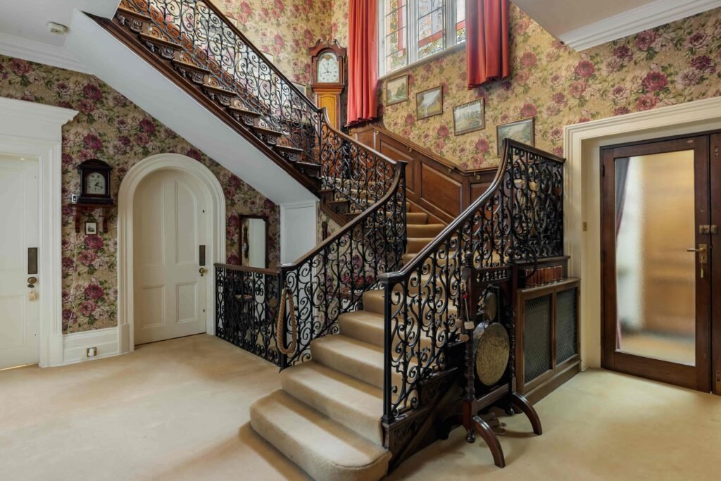 Stanley Kubrick’s former Elstree mansion with a pool, lush gardens, and film history is for sale at £6.95m, just in time for London’s sizzling summer heatwave.