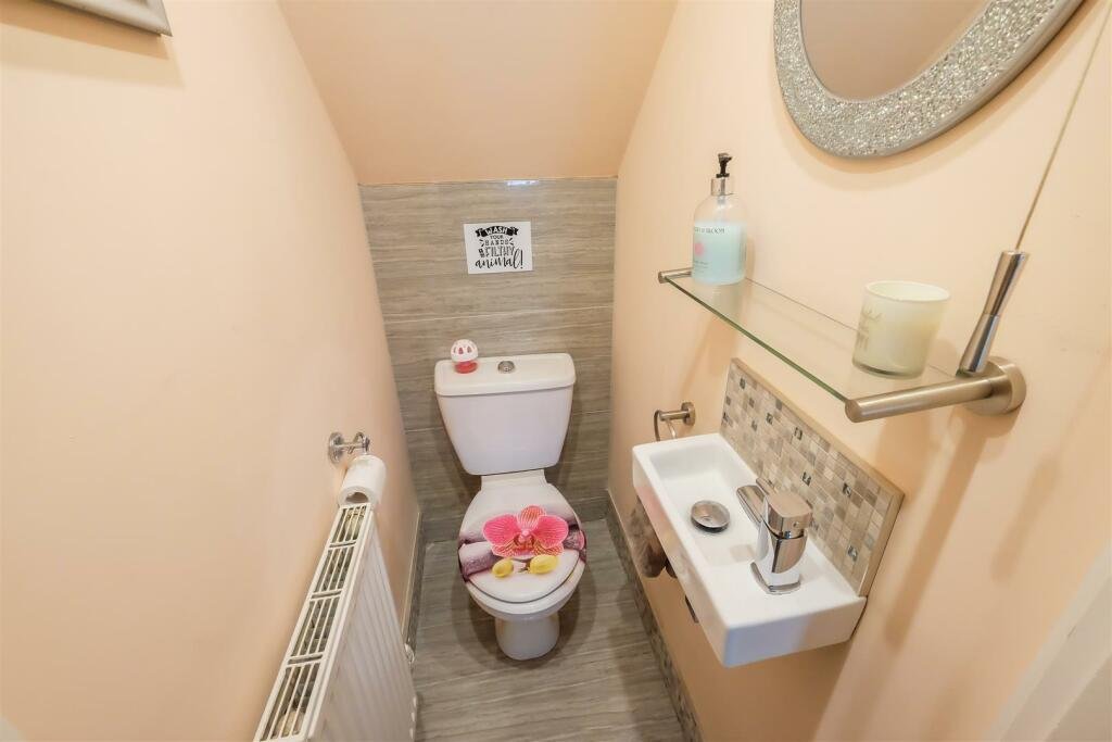 A Bradford home with a hot tub and summerhouse bar stuns online with its open plan ensuite - where even the toilet and shower are exposed inside the bedroom.A Bradford home with a hot tub and summerhouse bar stuns online with its open plan ensuite - where even the toilet and shower are exposed inside the bedroom.