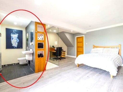 A Bradford home with a hot tub and summerhouse bar stuns online with its open plan ensuite - where even the toilet and shower are exposed inside the bedroom.