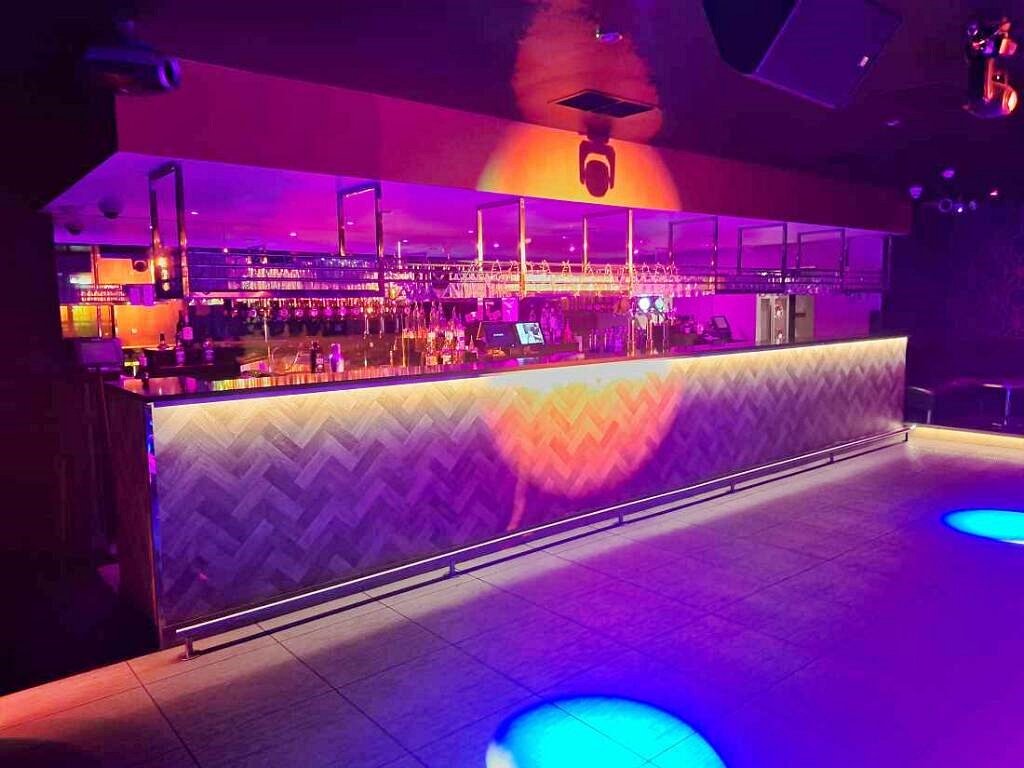 Mirage, a licensed gentlemen’s club in Banbury with a 4 am permit and rare entertainment license, is up for sale at £75K after hosting Love Island’s Toby Aromolaran.