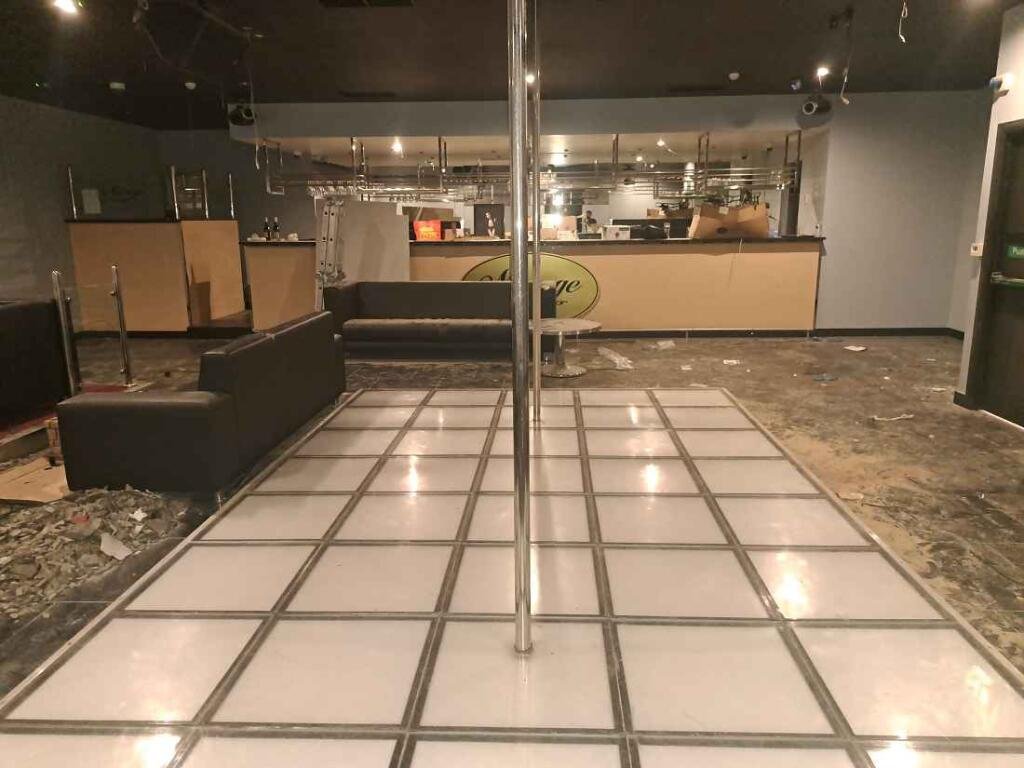 Mirage, a licensed gentlemen’s club in Banbury with a 4 am permit and rare entertainment license, is up for sale at £75K after hosting Love Island’s Toby Aromolaran.