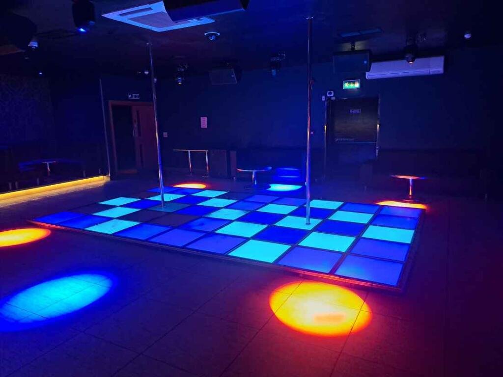 Mirage, a licensed gentlemen’s club in Banbury with a 4 am permit and rare entertainment license, is up for sale at £75K after hosting Love Island’s Toby Aromolaran.