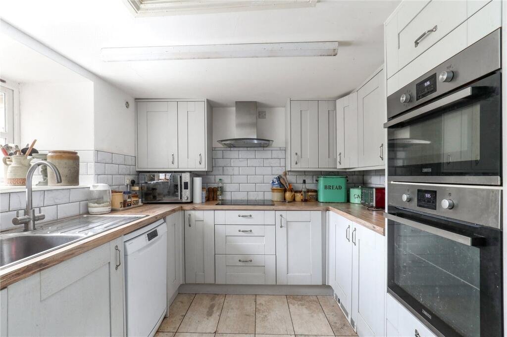 Beautiful countryside home in Clevedon hits the market for £475,000 but its unusual location directly under the M5 motorway is sparking debate and viral interest.