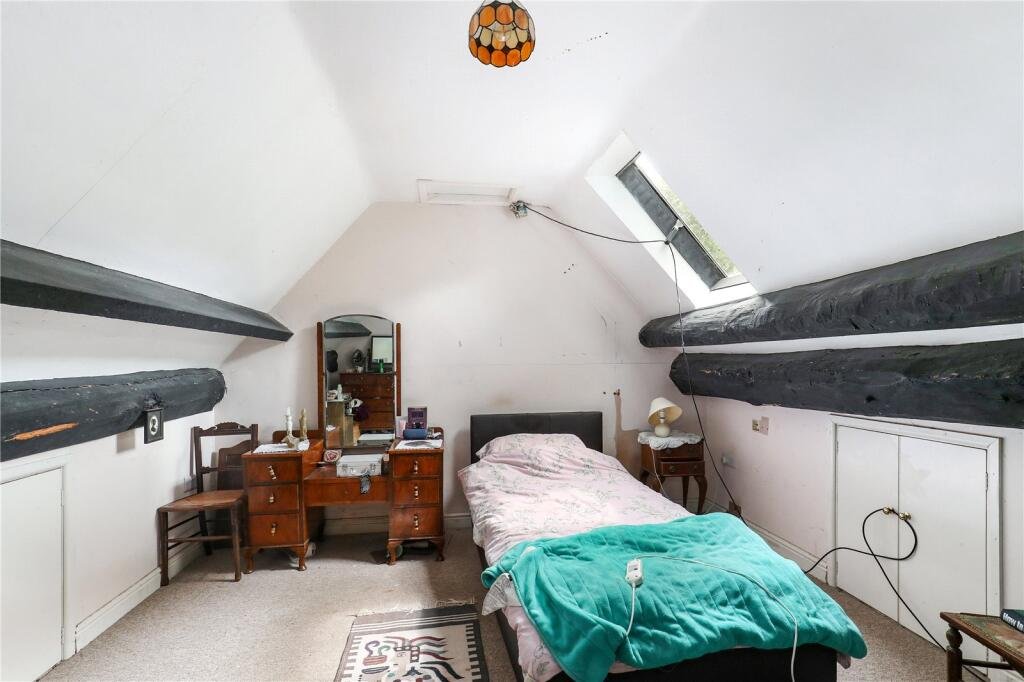Beautiful countryside home in Clevedon hits the market for £475,000 but its unusual location directly under the M5 motorway is sparking debate and viral interest.