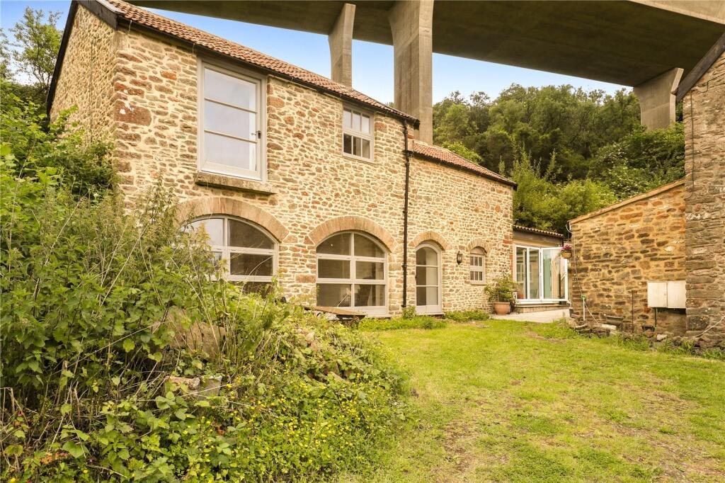 Beautiful countryside home in Clevedon hits the market for £475,000 but its unusual location directly under the M5 motorway is sparking debate and viral interest.
