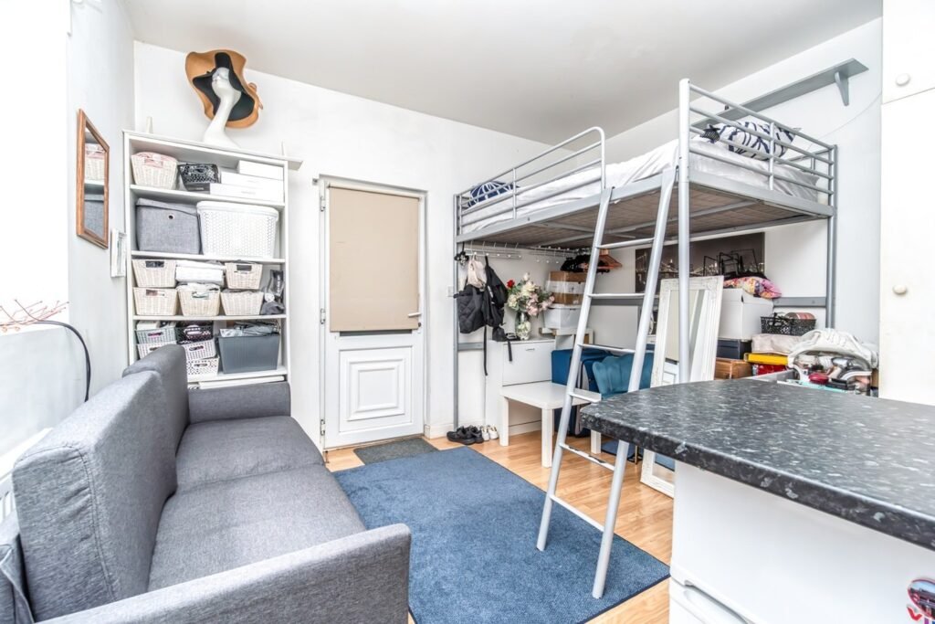 A £1,250 per month North London studio flat features a kids’-style cabin bed, steep ladder access, and minimal space, yet includes bills and claims to suit two tenants.