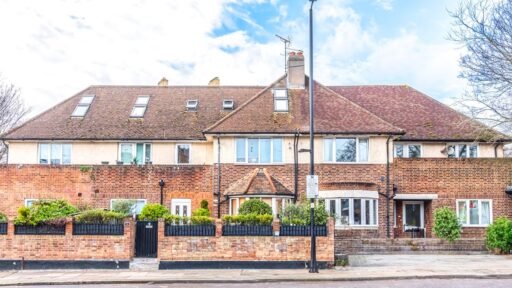 A £1,250 per month North London studio flat features a kids’-style cabin bed, steep ladder access, and minimal space, yet includes bills and claims to suit two tenants.