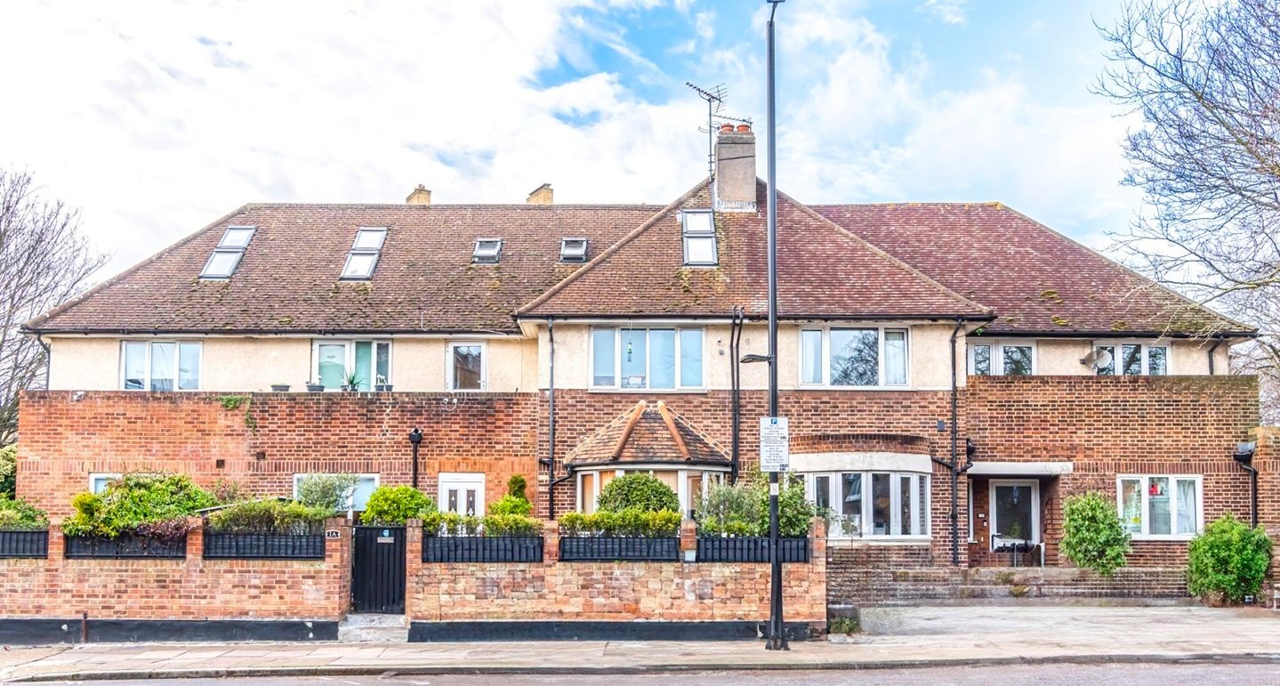 A £1,250 per month North London studio flat features a kids’-style cabin bed, steep ladder access, and minimal space, yet includes bills and claims to suit two tenants.