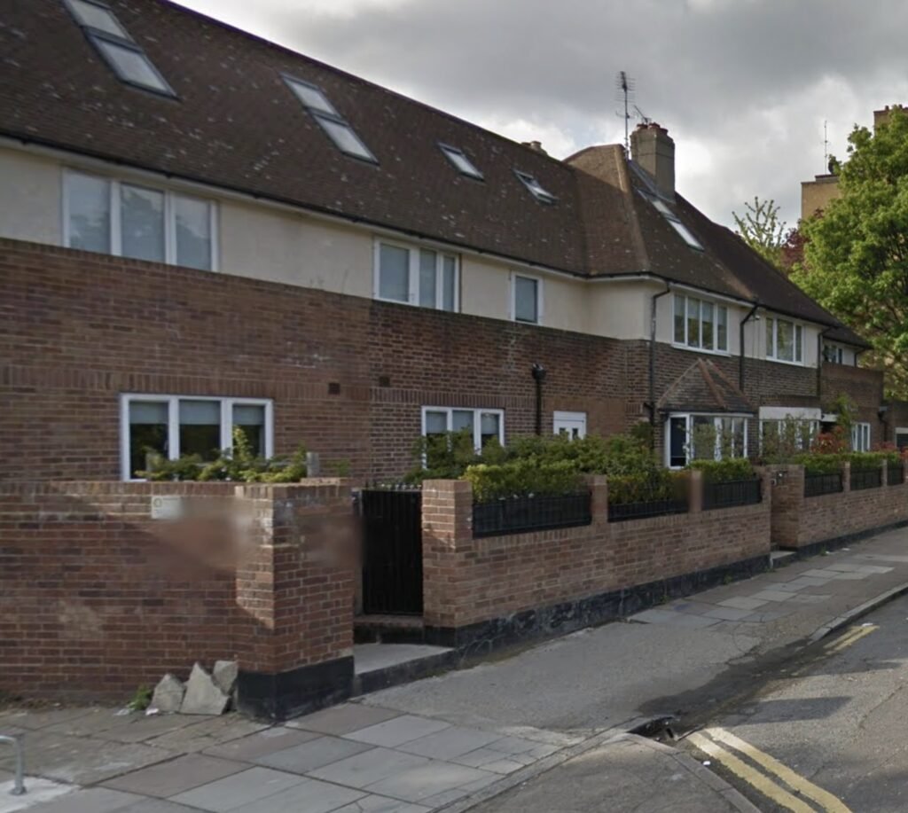 A £1,250 per month North London studio flat features a kids’-style cabin bed, steep ladder access, and minimal space, yet includes bills and claims to suit two tenants.