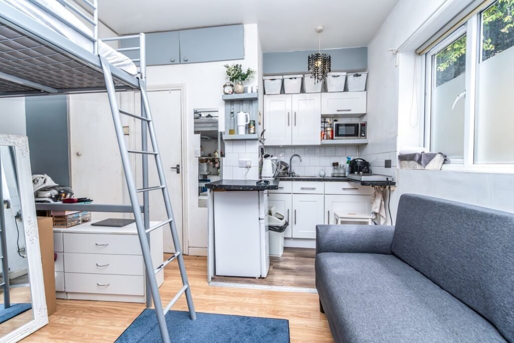 A £1,250 per month North London studio flat features a kids’-style cabin bed, steep ladder access, and minimal space, yet includes bills and claims to suit two tenants.
