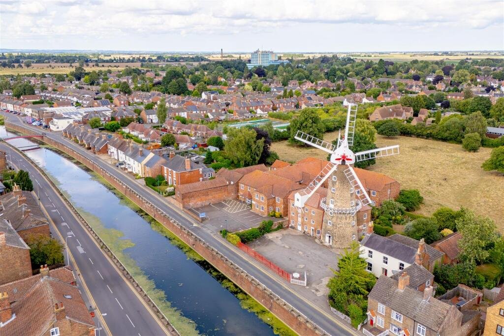 Historic Maud Foster Windmill in Lincolnshire is for sale at £549,950 with a penthouse home, shop, flour mill, and potential for a wedding venue or holiday let.