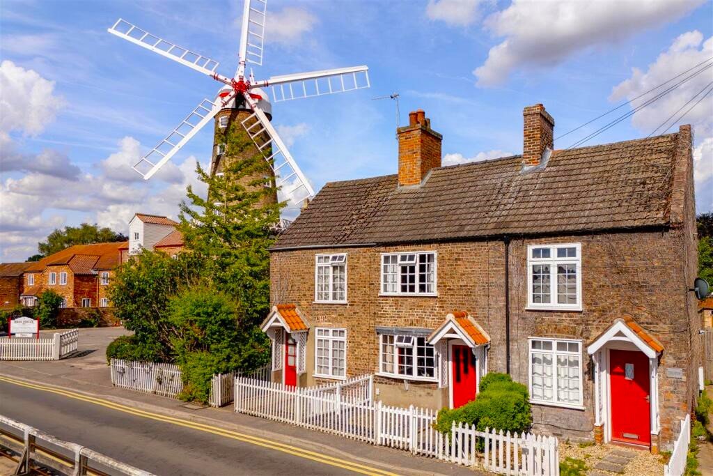 Historic Maud Foster Windmill in Lincolnshire is for sale at £549,950 with a penthouse home, shop, flour mill, and potential for a wedding venue or holiday let.