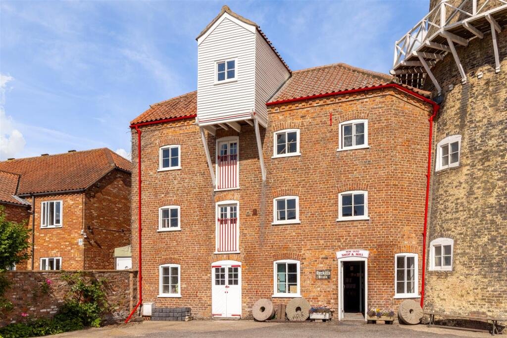 Historic Maud Foster Windmill in Lincolnshire is for sale at £549,950 with a penthouse home, shop, flour mill, and potential for a wedding venue or holiday let.