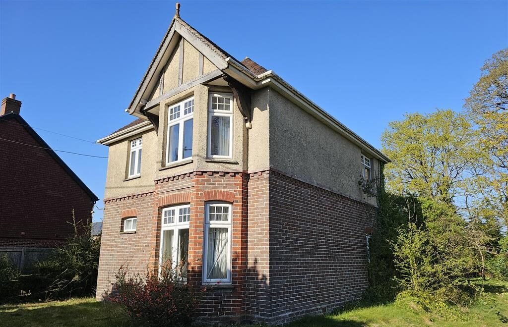A £450,000 Winchester home with boarded windows, blackened walls and renovation needs is up for auction, with buyers advised to bring a torch and wear sturdy shoes.