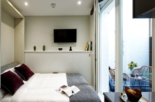 Tiny Marylebone flat with sofa bed, shared kitchen, and compact courtyard costs £2,578 a month, offering luxury service but less space than a house in Shildon.