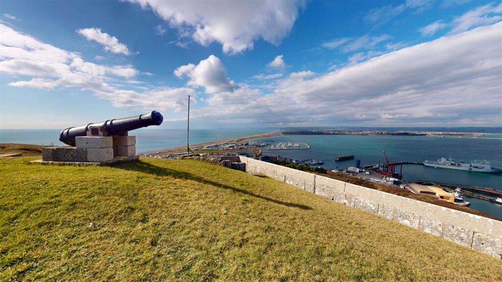 This £625,000 Dorset home offers sea views, a garden cannon and secret three-level tunnels once part of a fort, blending historic intrigue with modern coastal living.
