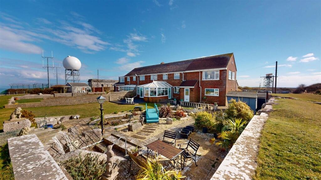 This £625,000 Dorset home offers sea views, a garden cannon and secret three-level tunnels once part of a fort, blending historic intrigue with modern coastal living.