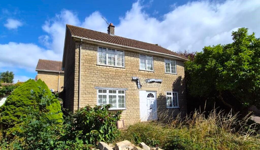 A four bed house in Chippenham is listed for £395k but inside lies chaos with piles of rubbish and a bathroom in shocking condition awaiting full refurbishment.