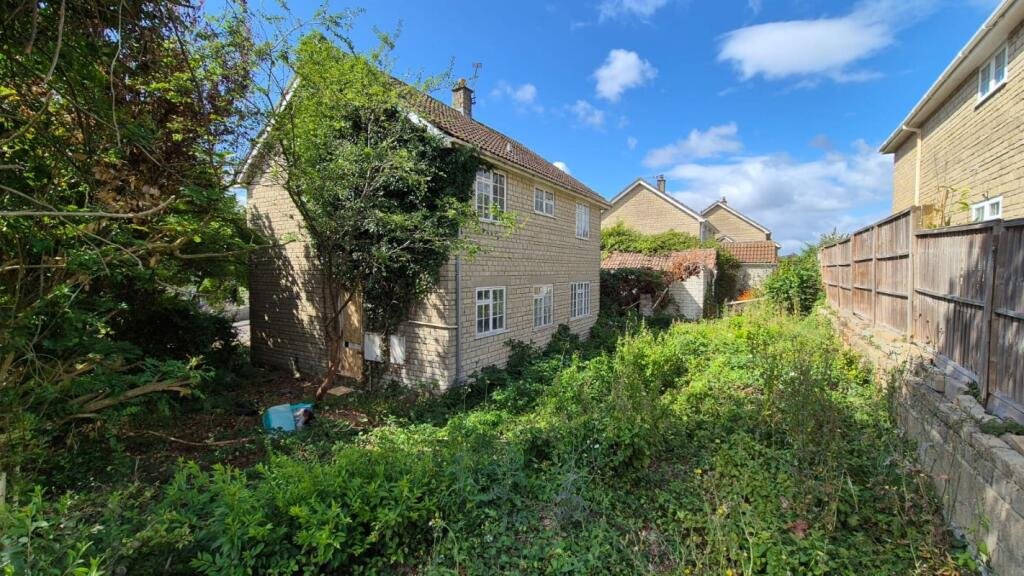 A four bed house in Chippenham is listed for £395k but inside lies chaos with piles of rubbish and a bathroom in shocking condition awaiting full refurbishment.