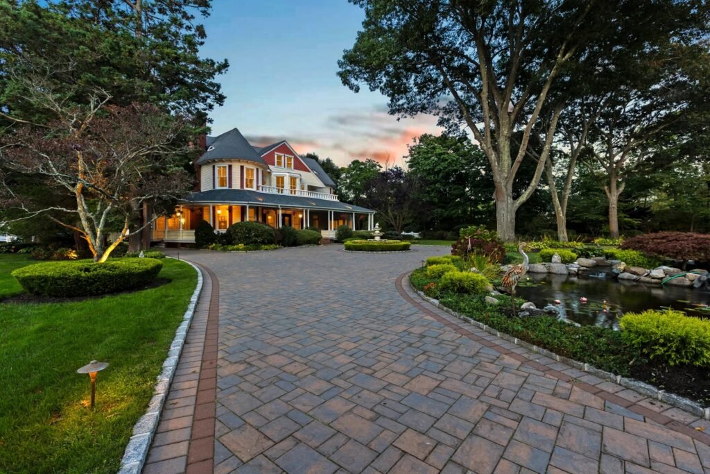 Haunted 1860s Bayport mansion from Ghost Hunters is listed for 1.67m. With 7 bedrooms, luxury features and eerie tales, it offers Victorian charm and spooky allure.