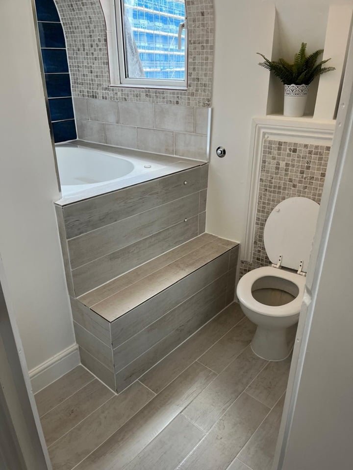 A quirky Bloomsbury studio flat costs £2,295 a month with a hidden mezzanine bedroom, rooftop terrace and period charm but no parking, pets or bills included.