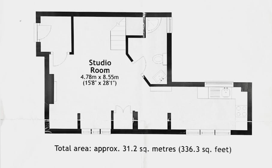 A quirky Bloomsbury studio flat costs £2,295 a month with a hidden mezzanine bedroom, rooftop terrace and period charm but no parking, pets or bills included.