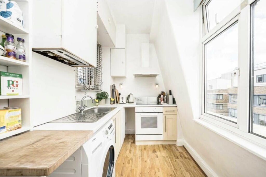 A quirky Bloomsbury studio flat costs £2,295 a month with a hidden mezzanine bedroom, rooftop terrace and period charm but no parking, pets or bills included.