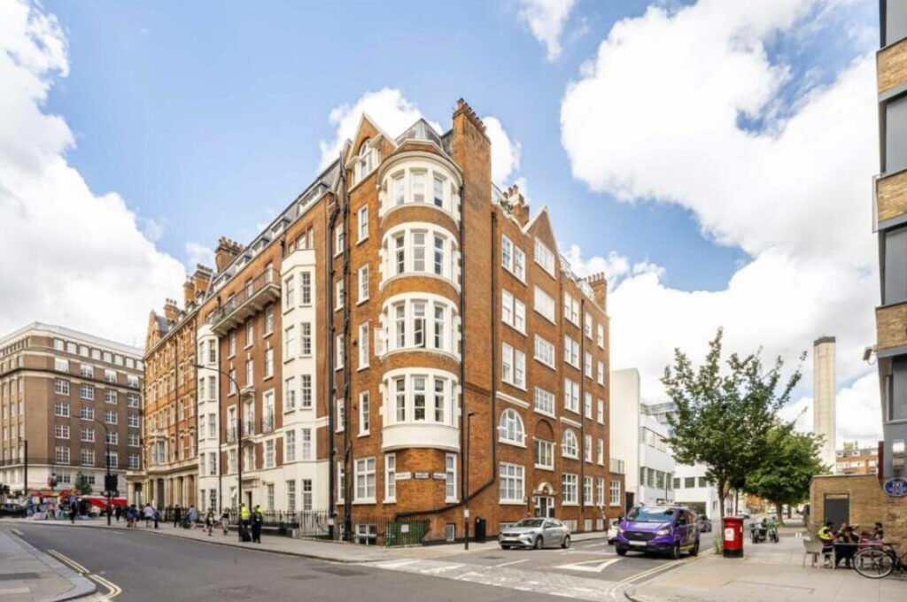A quirky Bloomsbury studio flat costs £2,295 a month with a hidden mezzanine bedroom, rooftop terrace and period charm but no parking, pets or bills included.