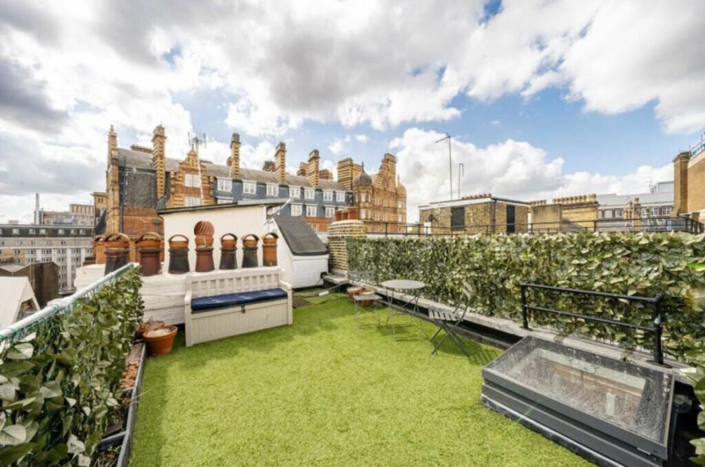 A quirky Bloomsbury studio flat costs £2,295 a month with a hidden mezzanine bedroom, rooftop terrace and period charm but no parking, pets or bills included.