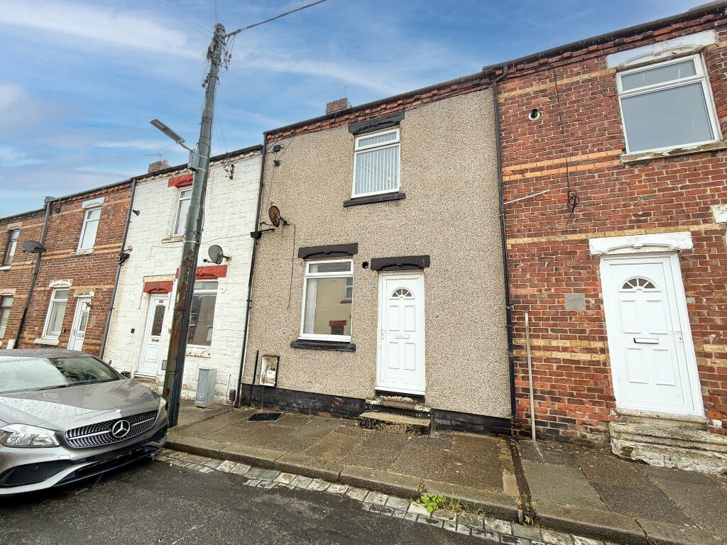 This £5,000 ghost town terrace in Horden, Durham is a loner's dream and a renovator’s project, with two bedrooms, overgrown garden and eerie post-mining charm.