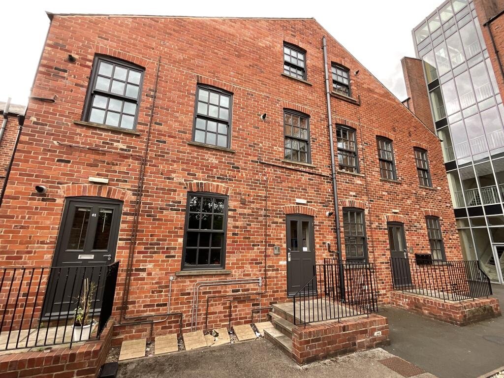 A £60,000 Sheffield studio dubbed a hallway hits the market with just 21 square meters of space, a floor mattress office setup and strong rental yield for investors.