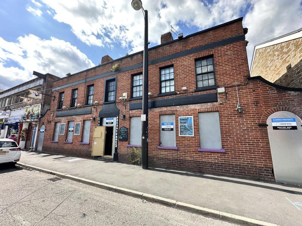 The Phoenix nightclub in High Wycombe is for sale for just £1, offering a bar, stage and 3am license, but the new owner must take on a £42,000 annual lease.