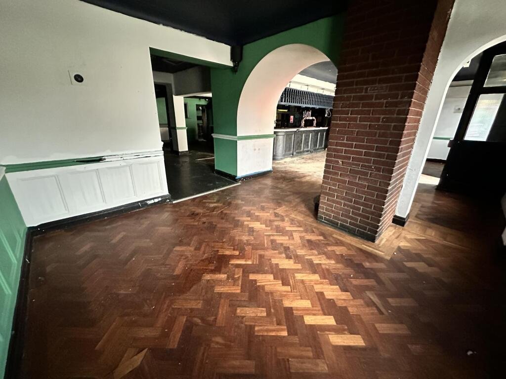 The Phoenix nightclub in High Wycombe is for sale for just £1, offering a bar, stage and 3am license, but the new owner must take on a £42,000 annual lease.